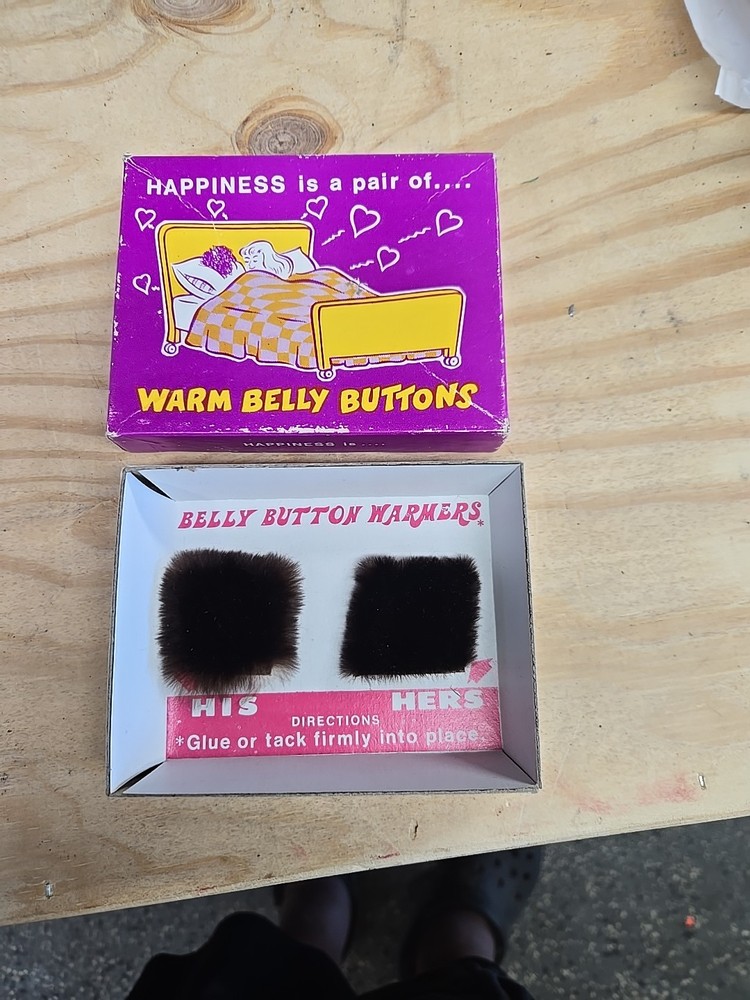HAPPINESS IS A PAIR OF WARM BELLY BUTTONS FUNNY GIFT