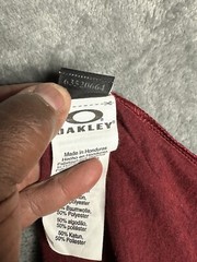 men’s oakley t shirt Medium Burgandy Maroon Made for Buckle