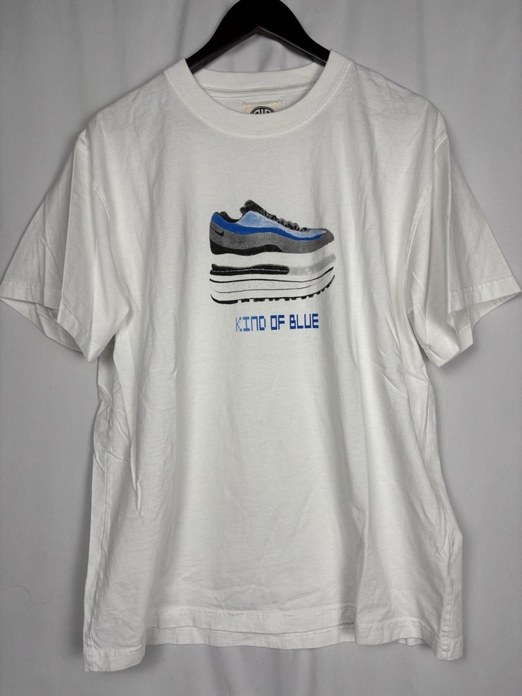 Blue In Green Stash NYC Kind of Blue Air Max Event White T-Shirt Size L