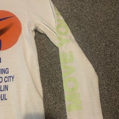 Nike Sportswear World Tour Shirt Mens Medium Crew White Long Glow In Dark Sleeve