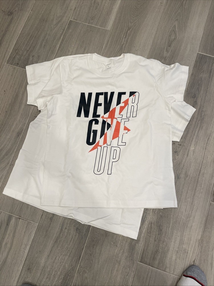 Men’S Casual “Never Give Up” Graphic T-Shirt – White With Bold Orange