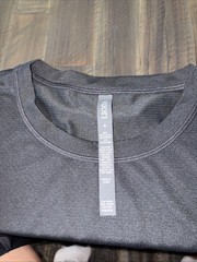 Vuori Tradewind Performance Tee Shirt 2.0 Black Heather Sz Medium V1052 NWT