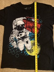 Space astronaut w/ boombox hiphop moon graphic Shirt XL Alab Clothing Big Print