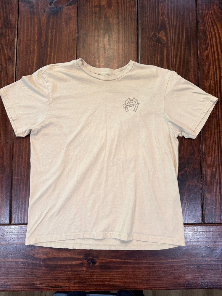 Brixton Mfg. Co. Men’s T-Shirt – Standard Fit – Cream Horseshoe Graphic – L