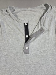 Lululemon Men’s Medium Stretch Henley T-Shirt Light Gray Button Long Sleeve Gym
