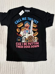 Spencer’s Teen Hearts Call Me The Vet T-Shirt Size Large