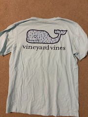 Short-sleeve Vineyard Vines t-shirt light blue island theme size Small
