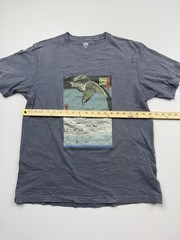 Uniqlo UT Shirt Mens Large Gray Japanese Art Hawk Mt Fuji Graphic Tee Two Sided
