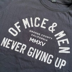 Of Mice & Men L Never Giving Up MMXV 2015 Graphic Band Tee T-Shirt Metalcore