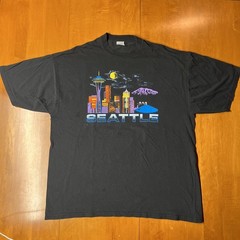 Lot 2 – Vintage 90s Seattle Washington Space Needle Rainer moon T-Shirt USA XL