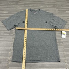 Nike Jordan 23XI Tyler Reddick Chicago Street Race 2025 T-Shirt Mens Small Gray