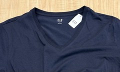 New Gap Men’s Short Sleeve Vee Neck Tee shirt Size medium Navy Blue NWT
