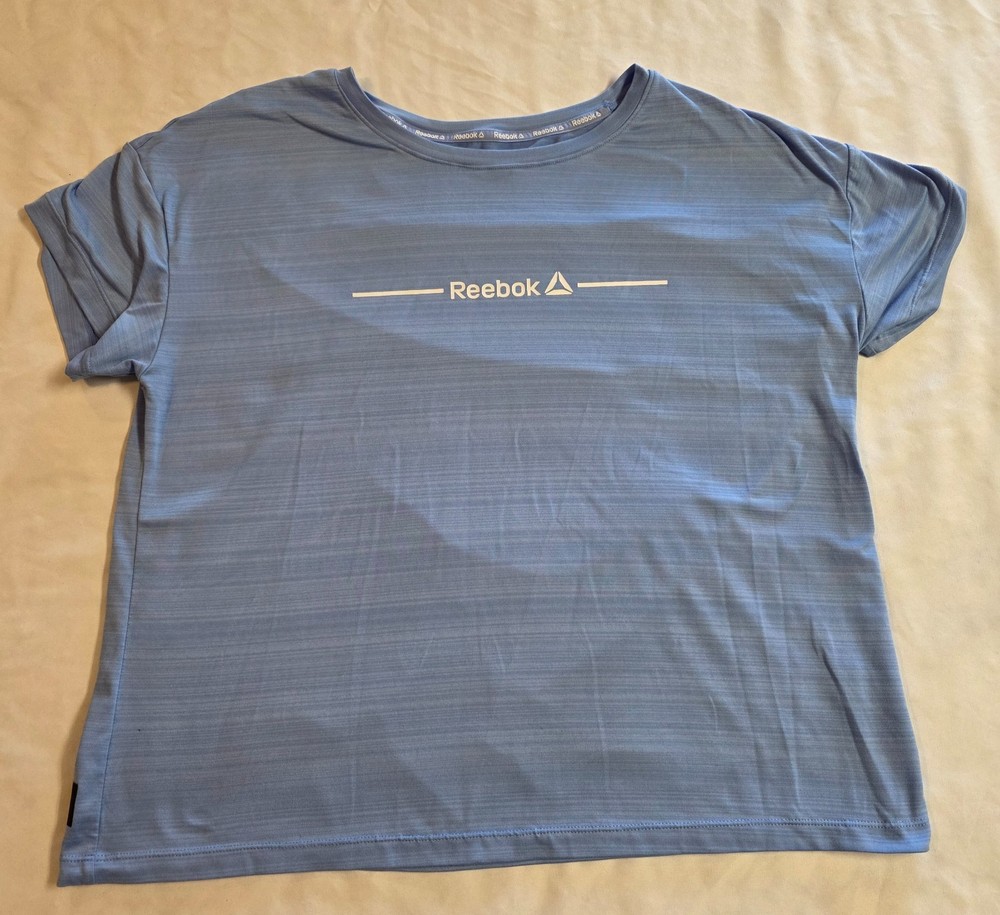 Reebok Men’s T-shirt Light Blue Medium Stretch Relaxed Fit