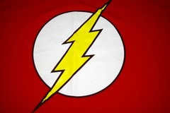 DC COMICS SHAZAM Men’s XL Short Sleeve Red Super Heroes Logo T-Shirt NEVER WORN!