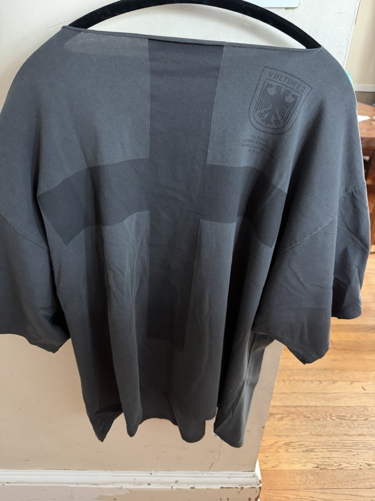 Brand New in bag Black Yeezy Vultures Korea Exclusive Shirt Size 3 same
