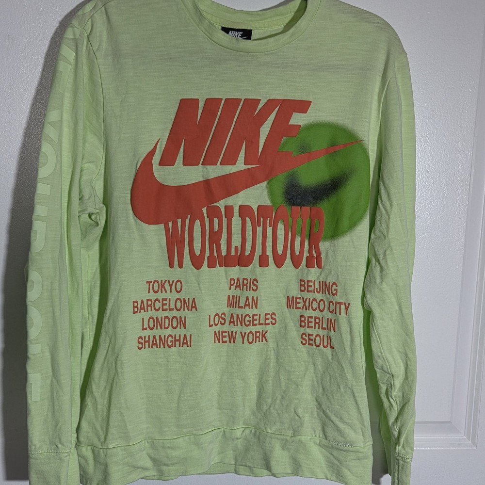 Nike Sportswear World Tour Shirt Men’s Medium Green Glow In The Dark Puff Print