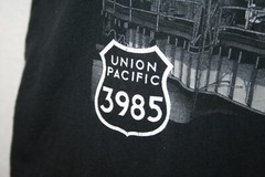 Vintage UNION PACIFIC Challenger Engine 3985 DAYLIGHT SALES T-SHIRT M Railroad