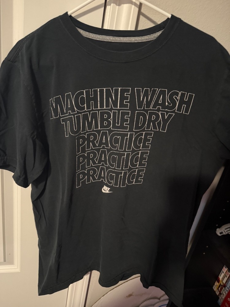 Nike Tee Short Sleeve Black T Shirt Size L Machine Wash Tumble Dry Practice USED
