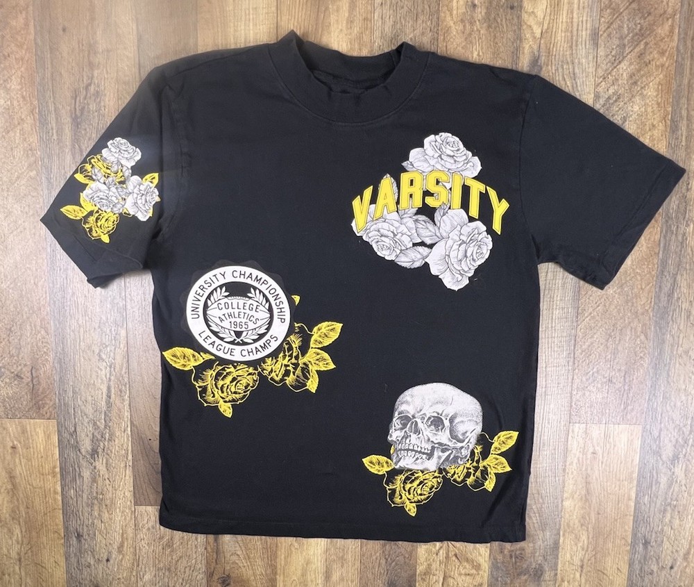 Upstanders Skull Varsity Roses College Athletics Sports Graphic Tee Medium Boxy