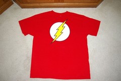 DC COMICS SHAZAM Men’s XL Short Sleeve Red Super Heroes Logo T-Shirt NEVER WORN!