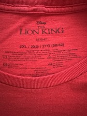 Disney The Lion King Men’s Graphic Tee – Hakuna Matata – Red