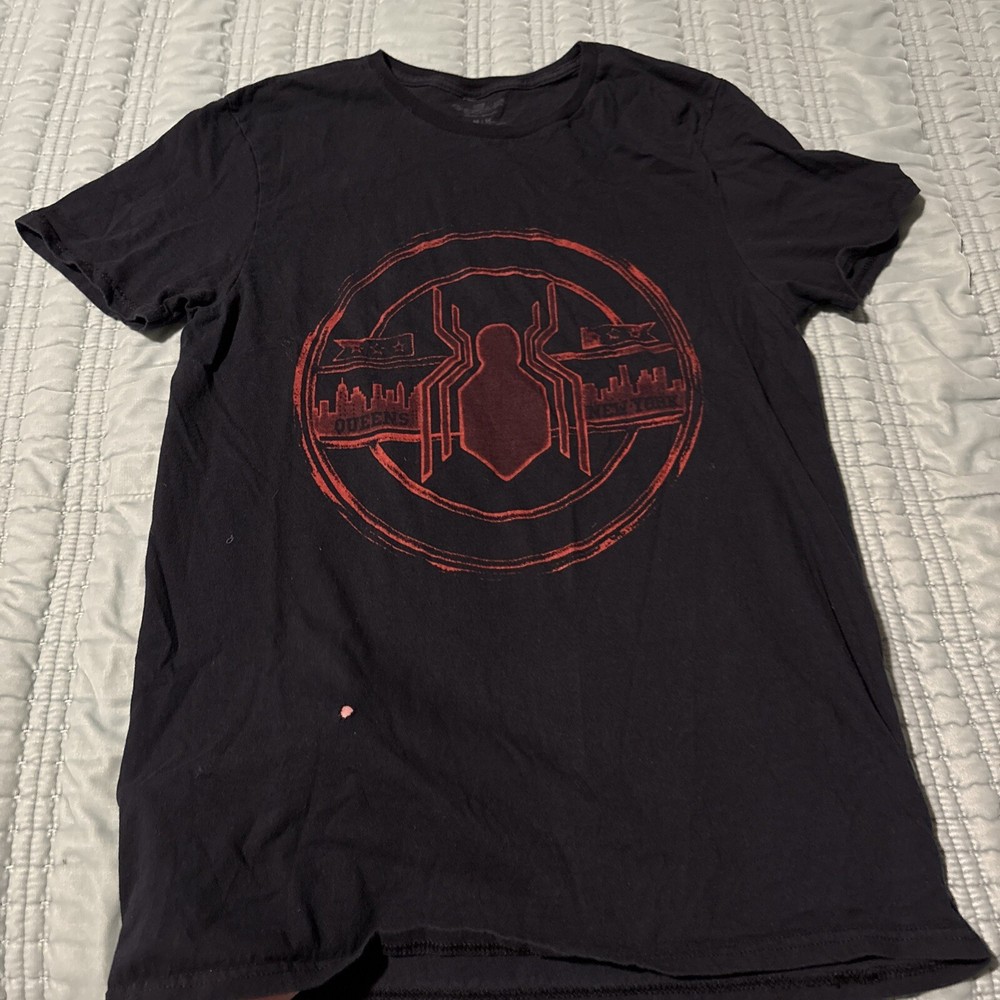 Marvel Spider-Man Homecoming Graphic T-shirt Size M Small Hole At Bottom Front