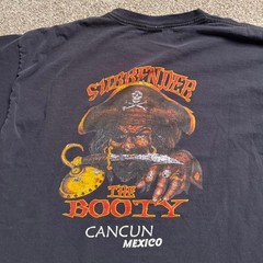 BLACK YAZBEK “SURRENDER THE BOOTY” GRAPHIC TEE
