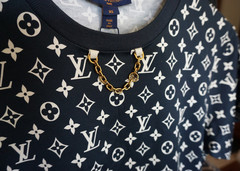 Retail $1160 Authentic LOUIS VUITTON Monogram T-Shirt Navy White Men XS