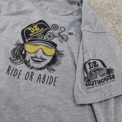 DC Nuthouse Ride or Abide Graphic T-Shirt Mens Medium Gray (see photo for flaw)