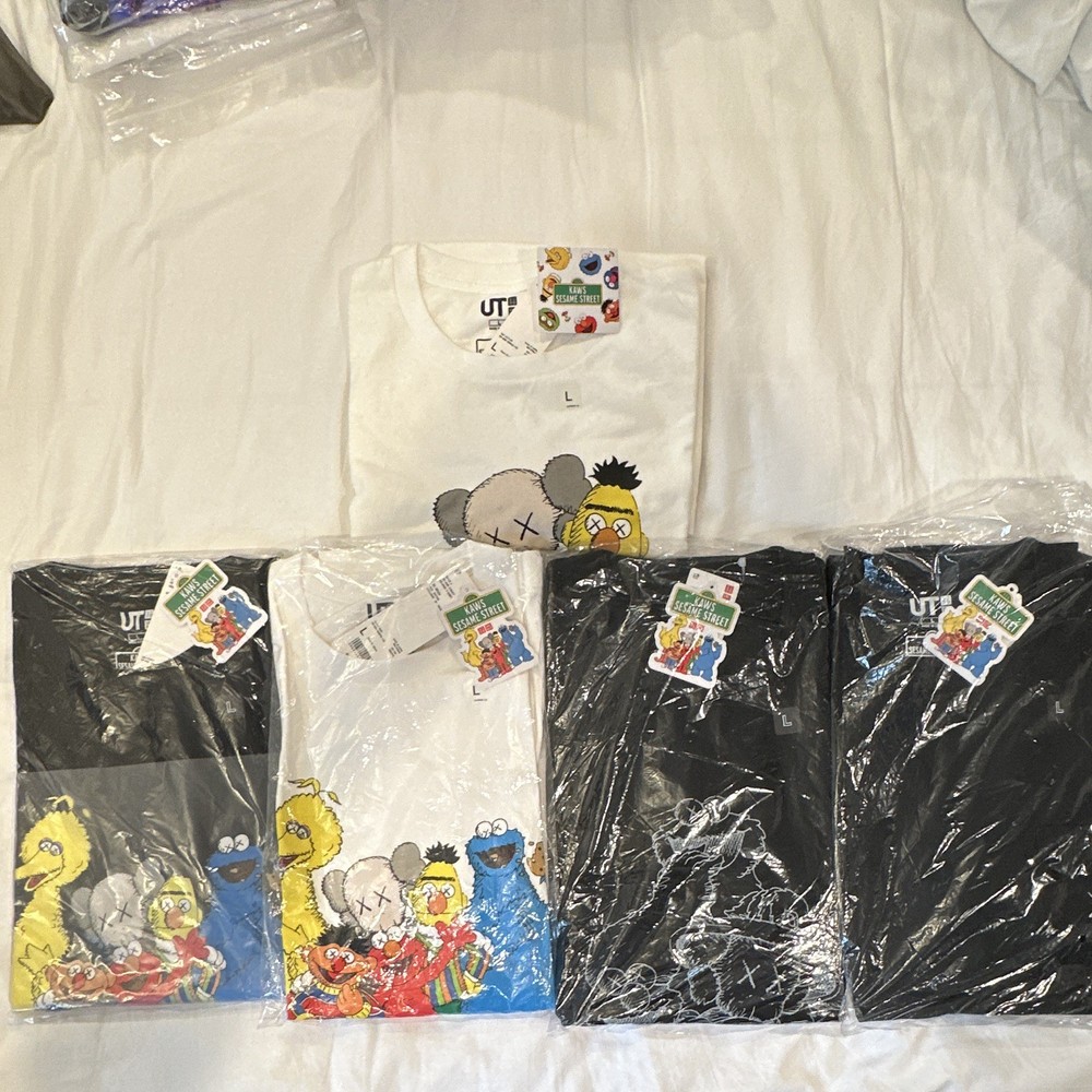 Uniqlo UT KAWS x Sesame Street Graphic Tee Lot – 5 Tees Size Large