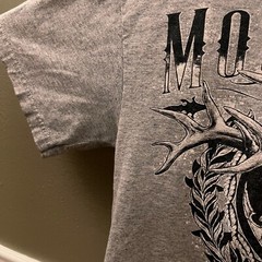 Mossy Oak Shirt Deer Skull sz Medium Bullet Graphic Print Mens Grey Black