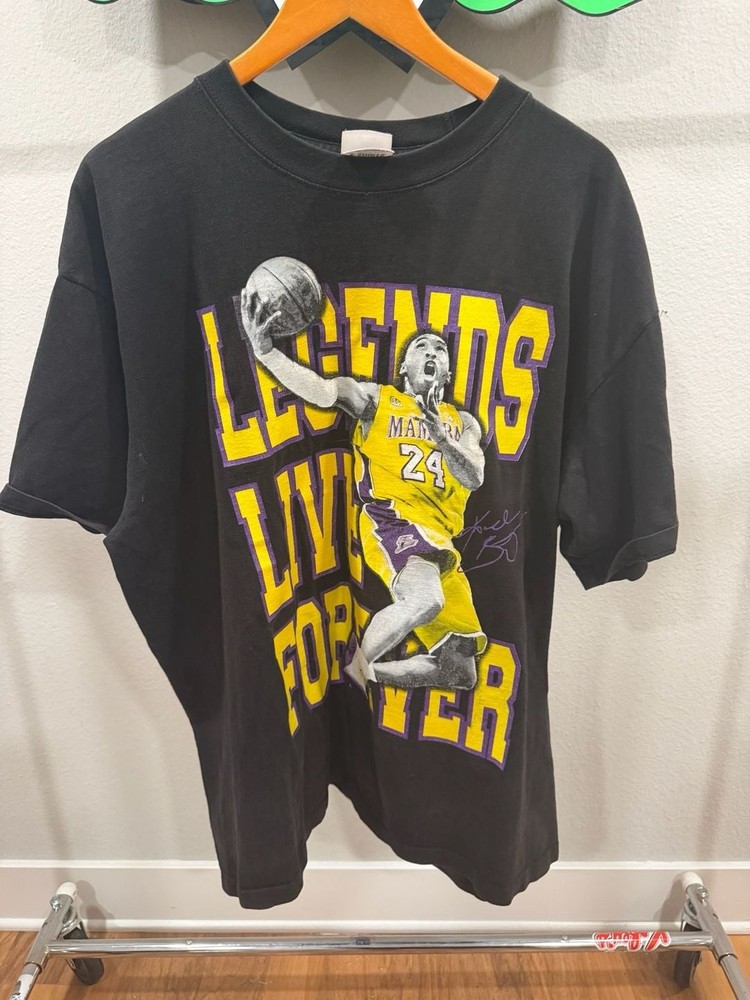 Kobe Bryant Legends Live Forever Los Angeles Lakers Tribute Graphic T-Shirt