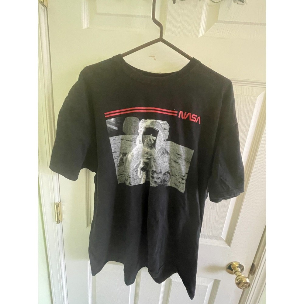 NASA Short-Sleeve Shirt – L – Cotton – Y2K Astronaut TeeShirt – Black White Red