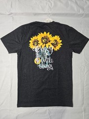 Size M – Buc-ee s Enjoy The Little Things t-shirt NWT