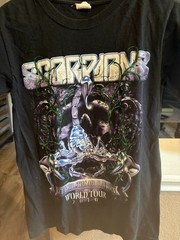 Used vintage concert t shirt. Size is small.