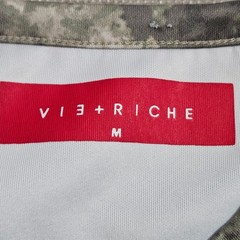 Vie + Riche Paris Camo Graphic T-Shirt Medium Grey Digital Print Curved Hem