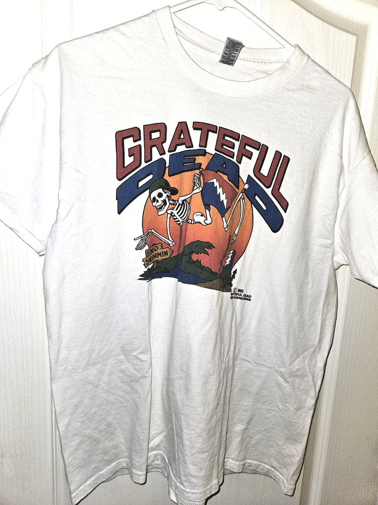 Grateful dead t-shirt Size Large