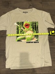 Kermit (Muppets) – Kermit Playing Banjo – “Country Roots” – Light Brown – L