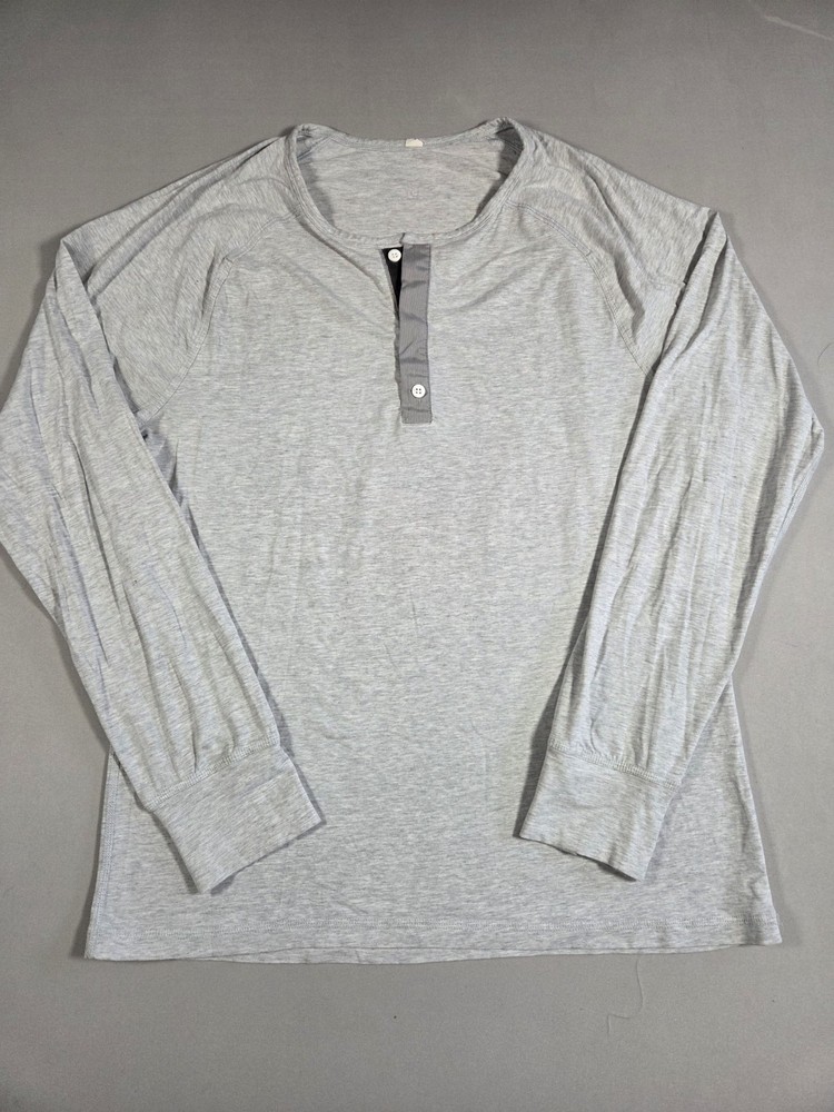 Lululemon Men’s Medium Stretch Henley T-Shirt Light Gray Button Long Sleeve Gym