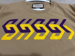 GUCCI MIRROR LOGO CAMEL T-SHIRT WITH PURPLE & YELLOW DESIGN (SIZE XS OVERSIZED)
