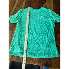 Nike Men Green The Nike Tee Short Sleeve Embroidered Swoosh Logo T-Shirt Large