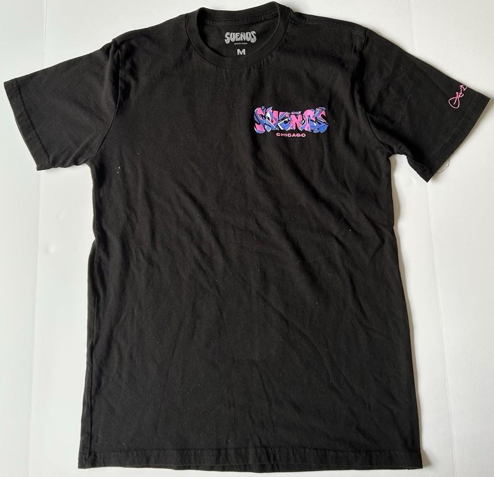 Sueños Chicago Graphic Print Logo T-Shirt Black Men’s Size M