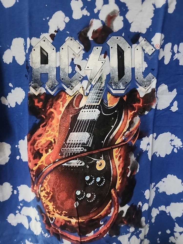 AC/DC T-Shirt Medium Guitar in Flames 2000s New A107 Tour Concert Excellent