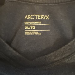 Vintage ARC’TERYX Dark Blue Red Logo T Shirt Tee Men’s XL Gorpcore RACK T50