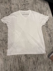 New Old Navy Men V-Neck Tee in White