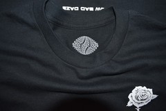 Know Bad Daze Trust No One Mens Black Skeleton Hand Rose Black Shirt New Medium