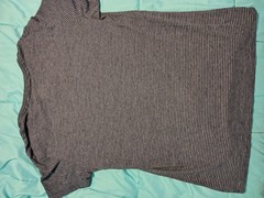 LOT OF 3 AMERICAN EAGLE MENS T-SHIRTS, 1 V-NECK/ 1 CREW NECK/ 1 POLO SIZE MEDIUM