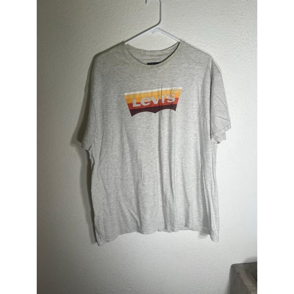 Levi’s XXL men’s light grey T-shirt w/design-used good