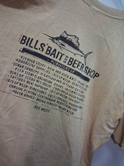 Crazy Shirts Bill’s Bait Beer Shop Graphic Tee Fishing Hawaii L