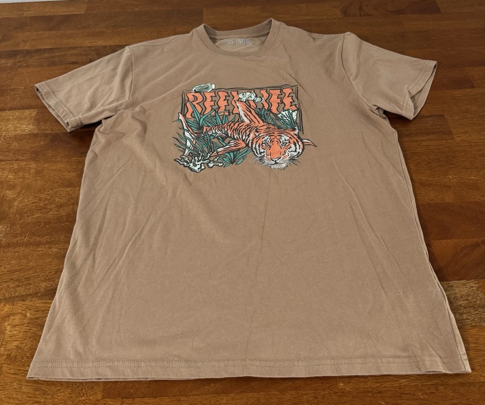Reel Life Fishing T-Shirt Tiger Shark Graphic Rare Men’s Medium Brown
